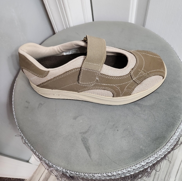 👟Casual Shoes/EASY SPIRIT         NWOB - Picture 1 of 11